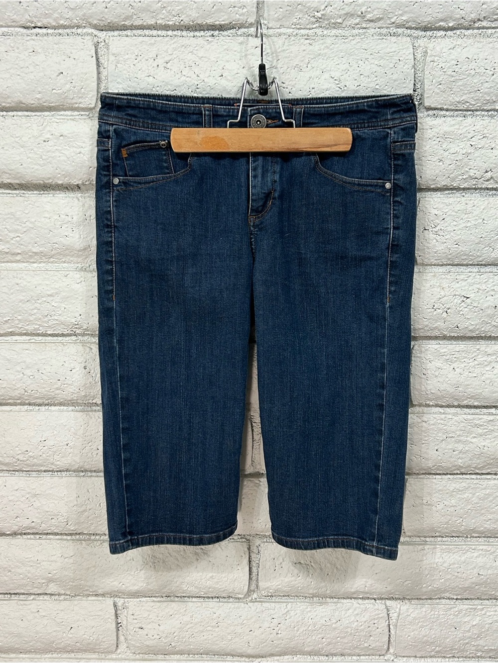 Tommy‎ Bahama Denim Capri Pants Womens Size 8 Stretch Blue Wash Casual